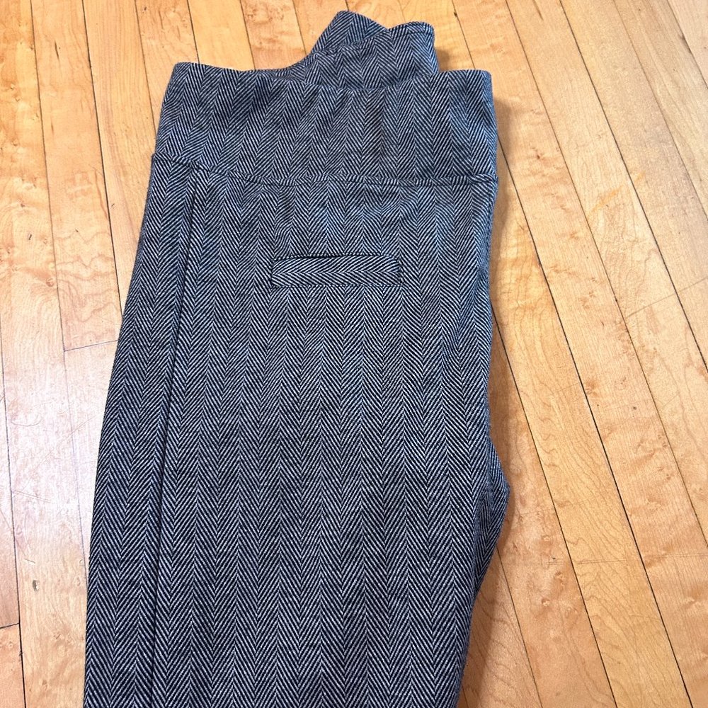 Pull-On Business Casual Pants // Lightly Textured